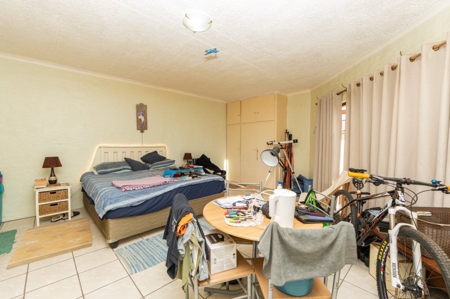 7 Bedroom Property for Sale in Middedorp Western Cape